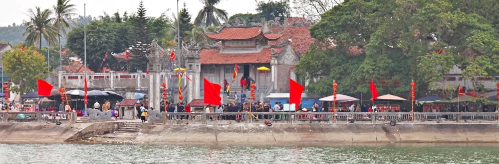 Đền Cờn